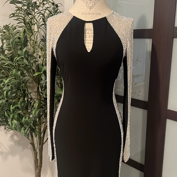 💥SOLD💥Aqua Beaded Gown - Picture 2 of 7